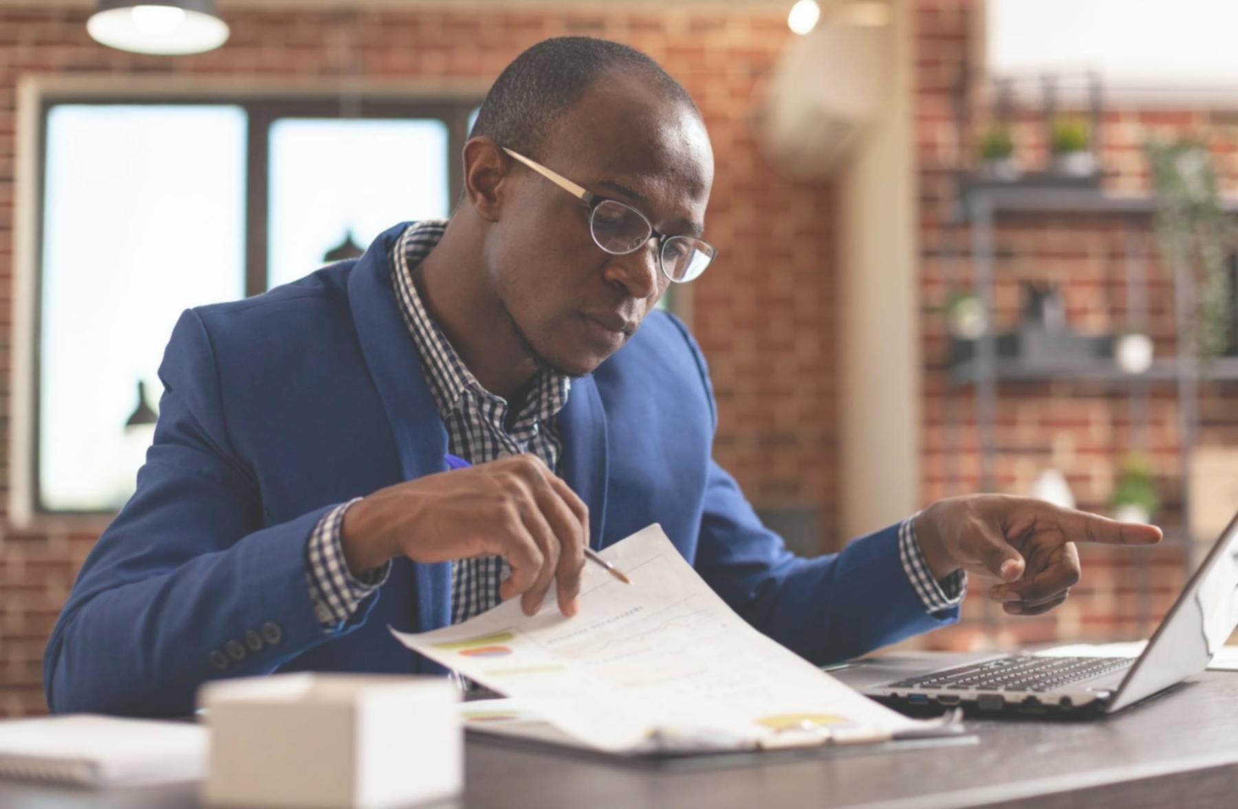 Teilnehmende im interaktiven Online-Kurs mit Lehrkraft auf Veloranthea